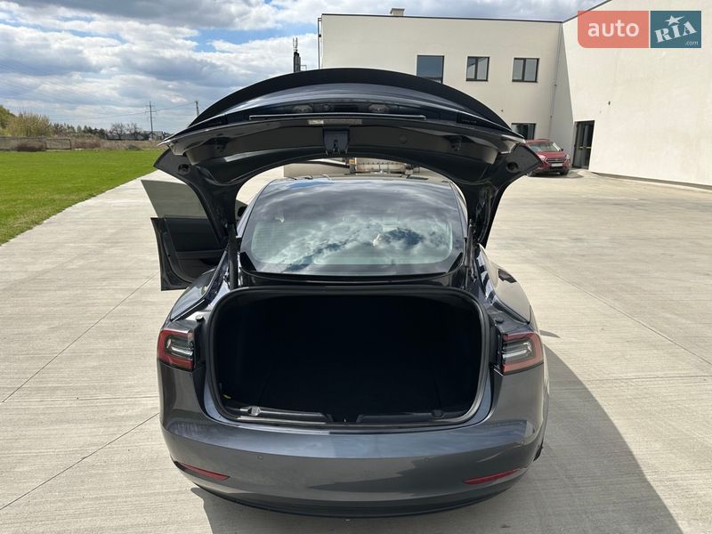 Седан Tesla Model 3 2021 в Луцке