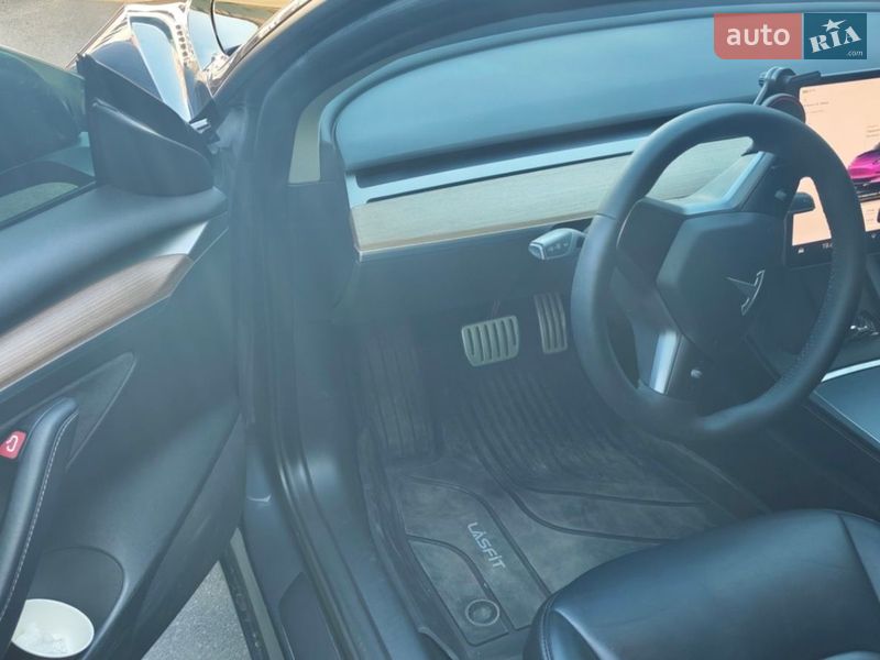 Седан Tesla Model 3 2022 в Киеве
