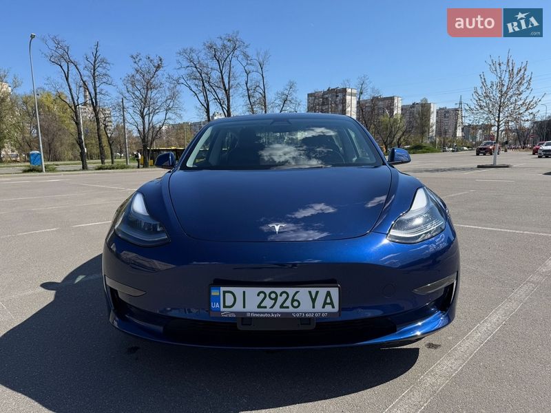 Седан Tesla Model 3 2021 в Киеве