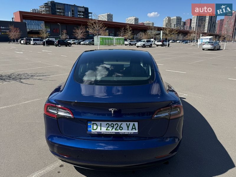 Седан Tesla Model 3 2021 в Киеве