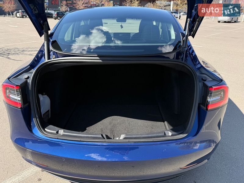 Седан Tesla Model 3 2021 в Киеве