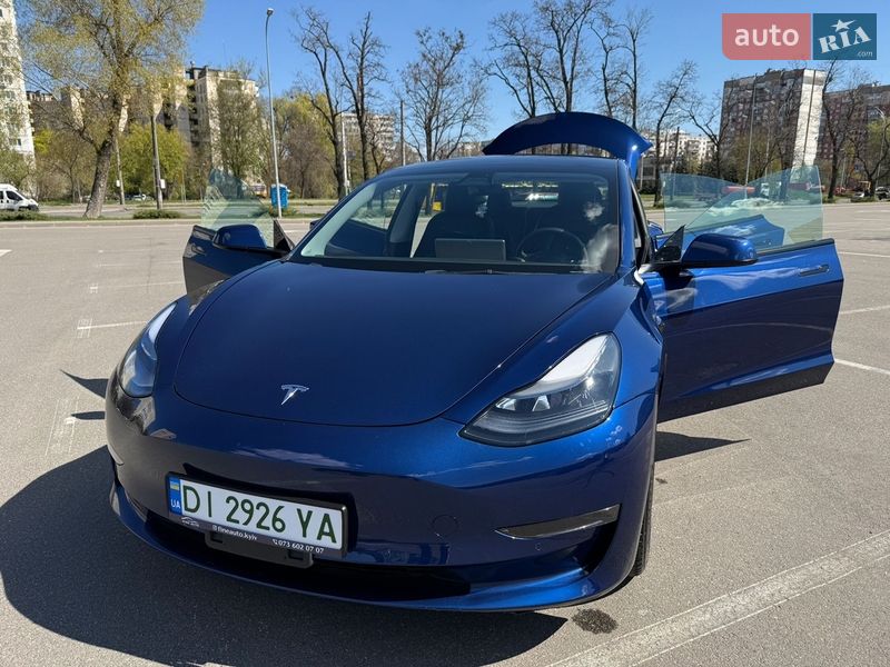Седан Tesla Model 3 2021 в Киеве