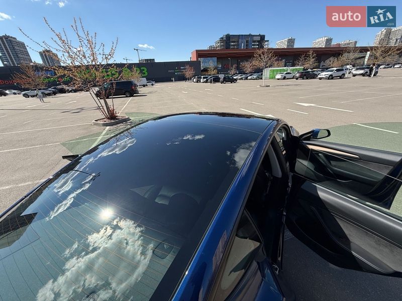 Седан Tesla Model 3 2021 в Киеве