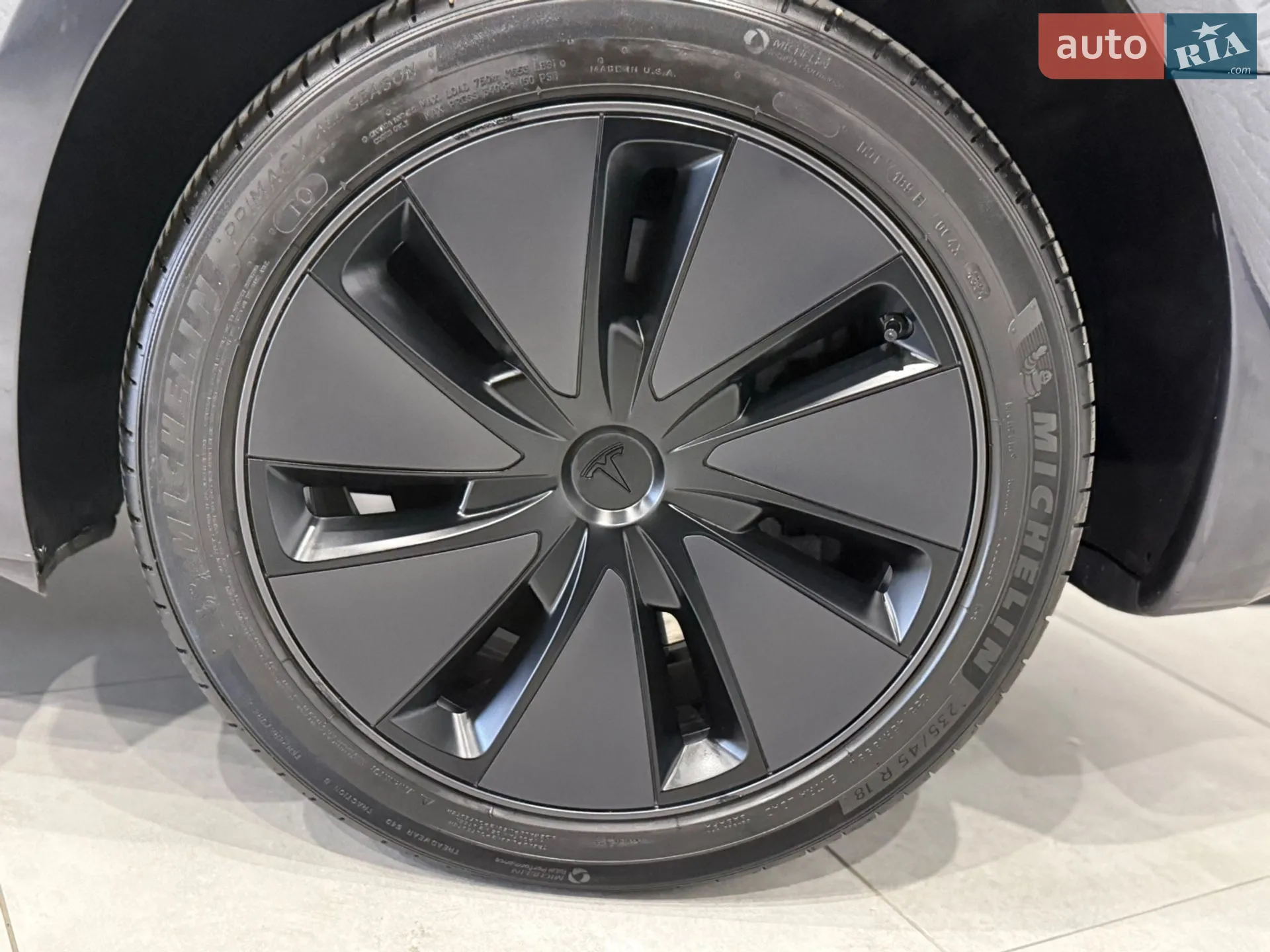 2025 Tesla Model 3 - мініатюра 14