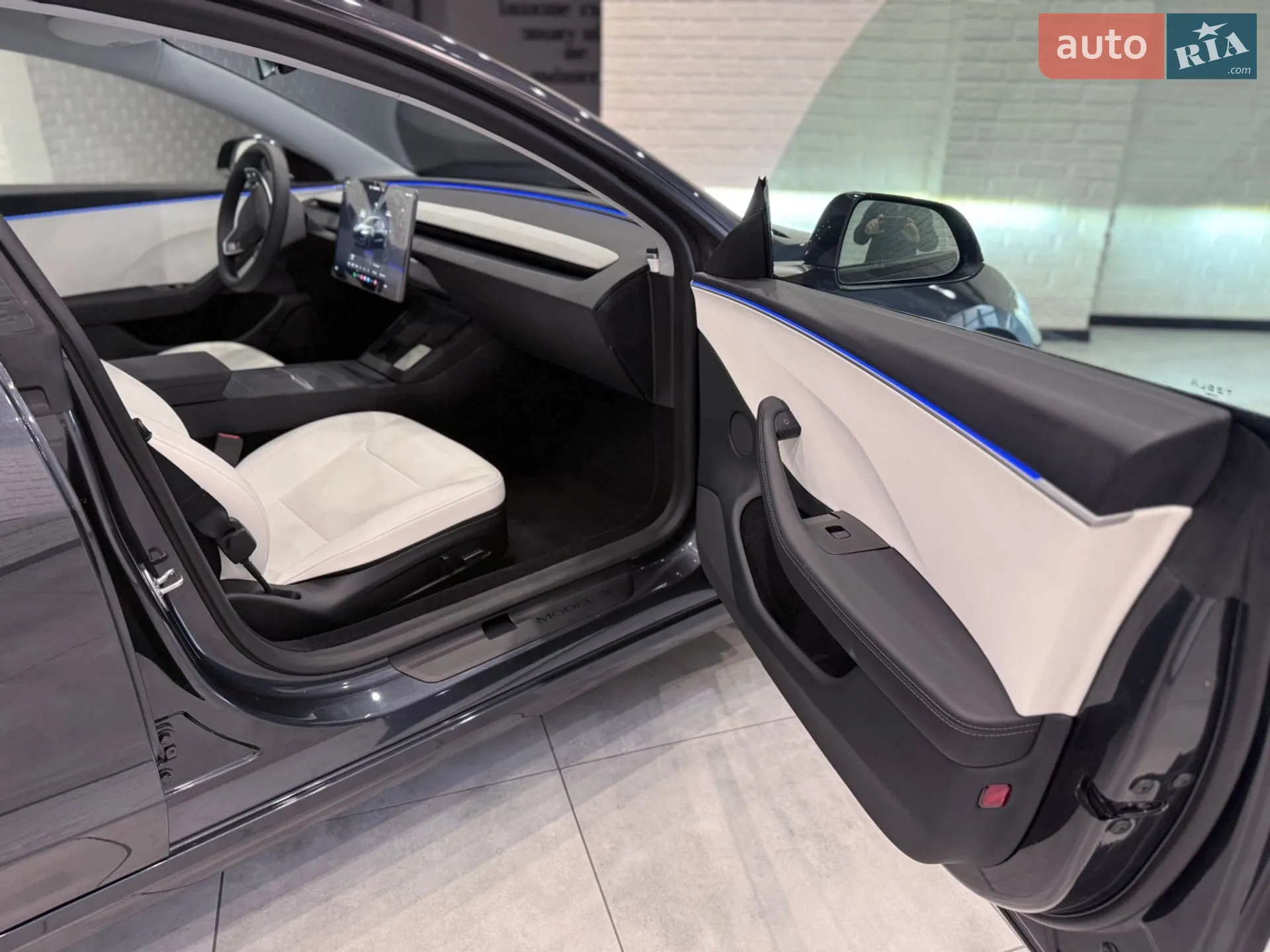 2025 Tesla Model 3 - мініатюра 33