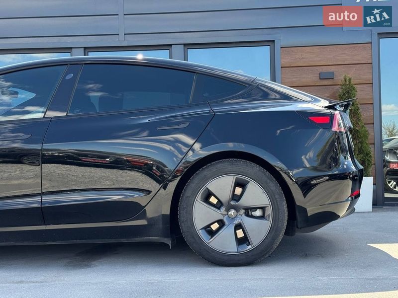 Седан Tesla Model 3 2022 в Ровно