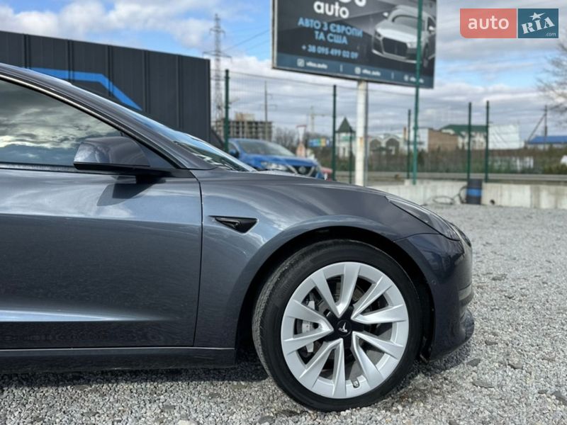 Седан Tesla Model 3 2022 в Киеве