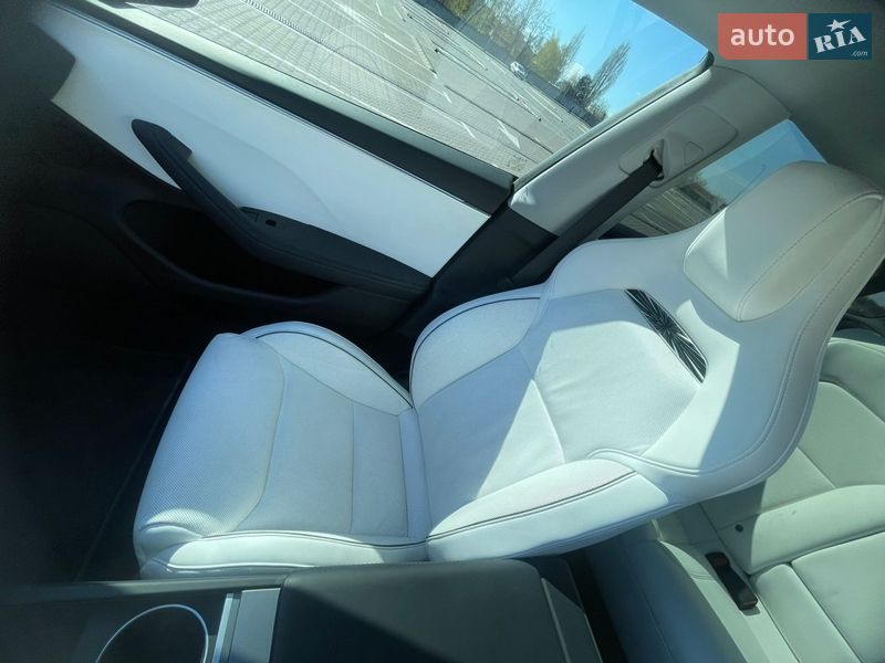 Седан Tesla Model 3 2024 в Киеве