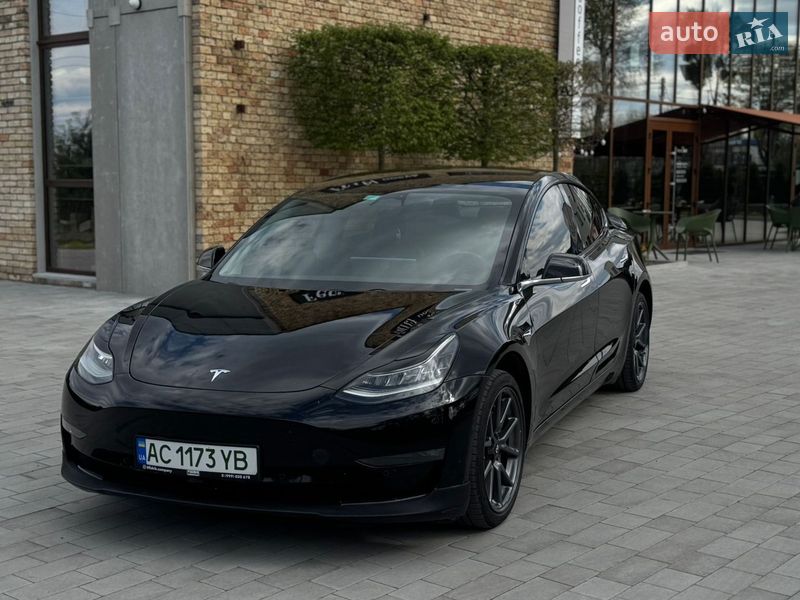 Седан Tesla Model 3 2019 в Луцке