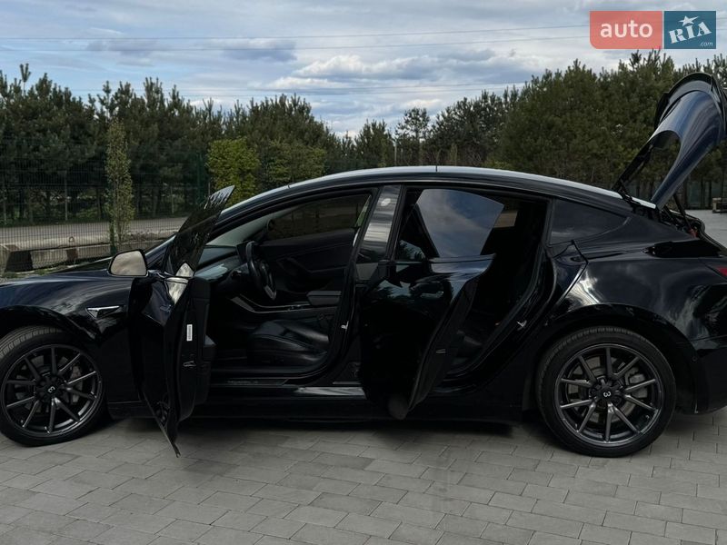 Седан Tesla Model 3 2019 в Луцке