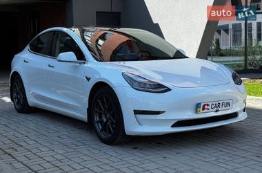 Седан Tesla Model 3 2018 в Львові