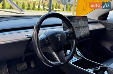 Седан Tesla Model 3 2018 в Львове