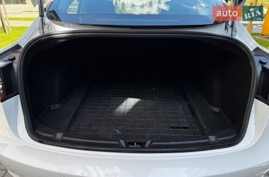 Седан Tesla Model 3 2018 в Львове