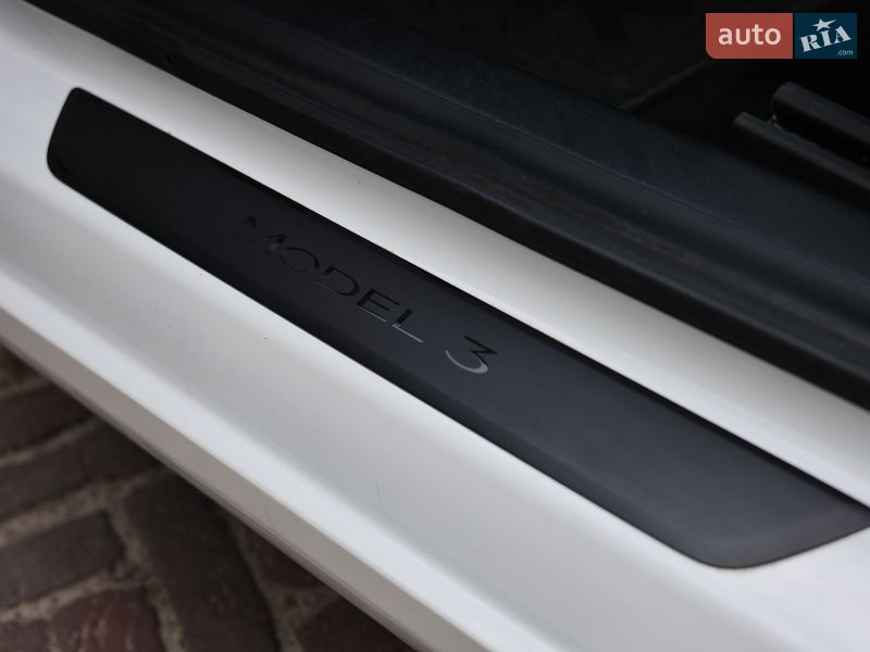Седан Tesla Model 3 2021 в Конотопе