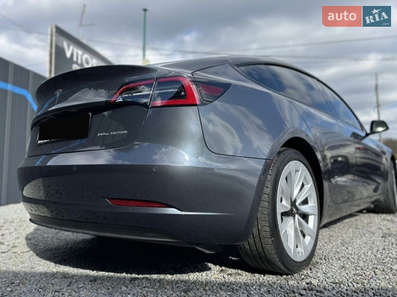 Седан Tesla Model 3 2022 в Киеве