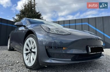 Седан Tesla Model 3 2022 в Киеве