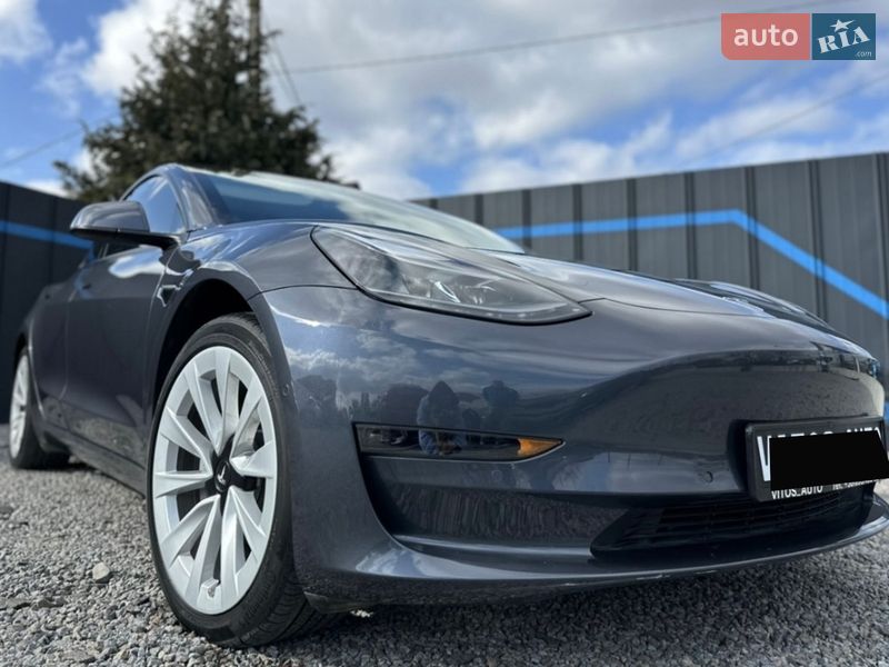 Седан Tesla Model 3 2022 в Киеве