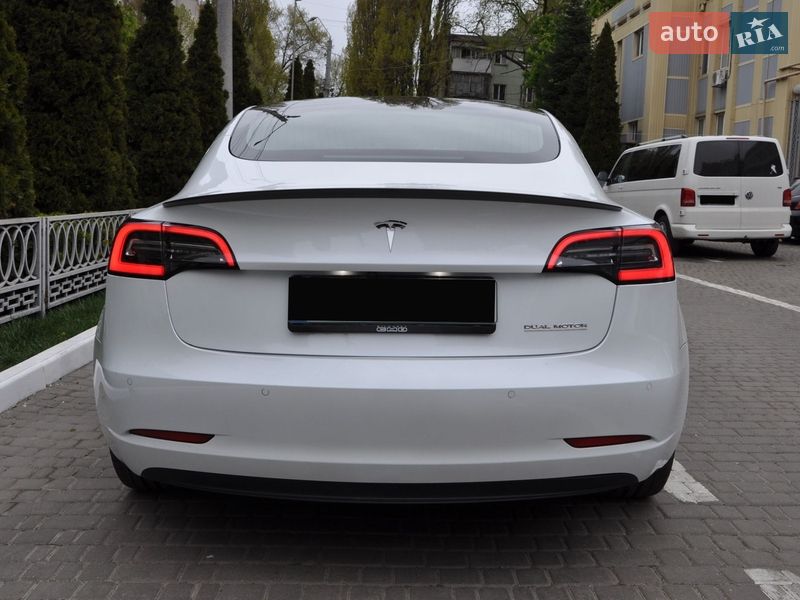Седан Tesla Model 3 2019 в Одесі