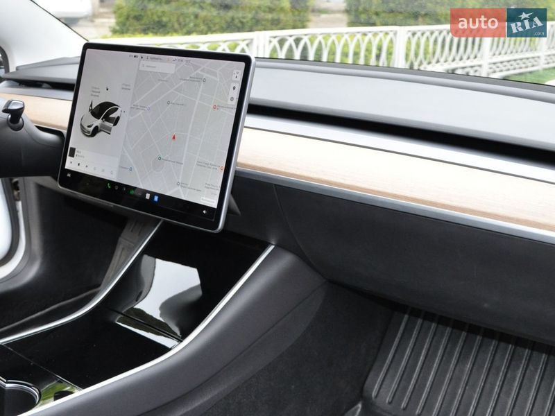 Седан Tesla Model 3 2019 в Одесі