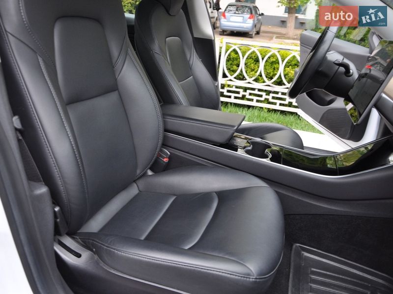 Седан Tesla Model 3 2019 в Одесі
