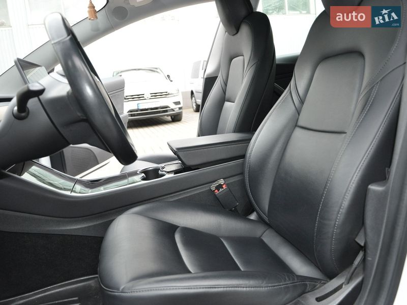 Седан Tesla Model 3 2019 в Одесі