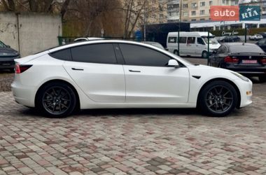 Седан Tesla Model 3 2021 в Виннице