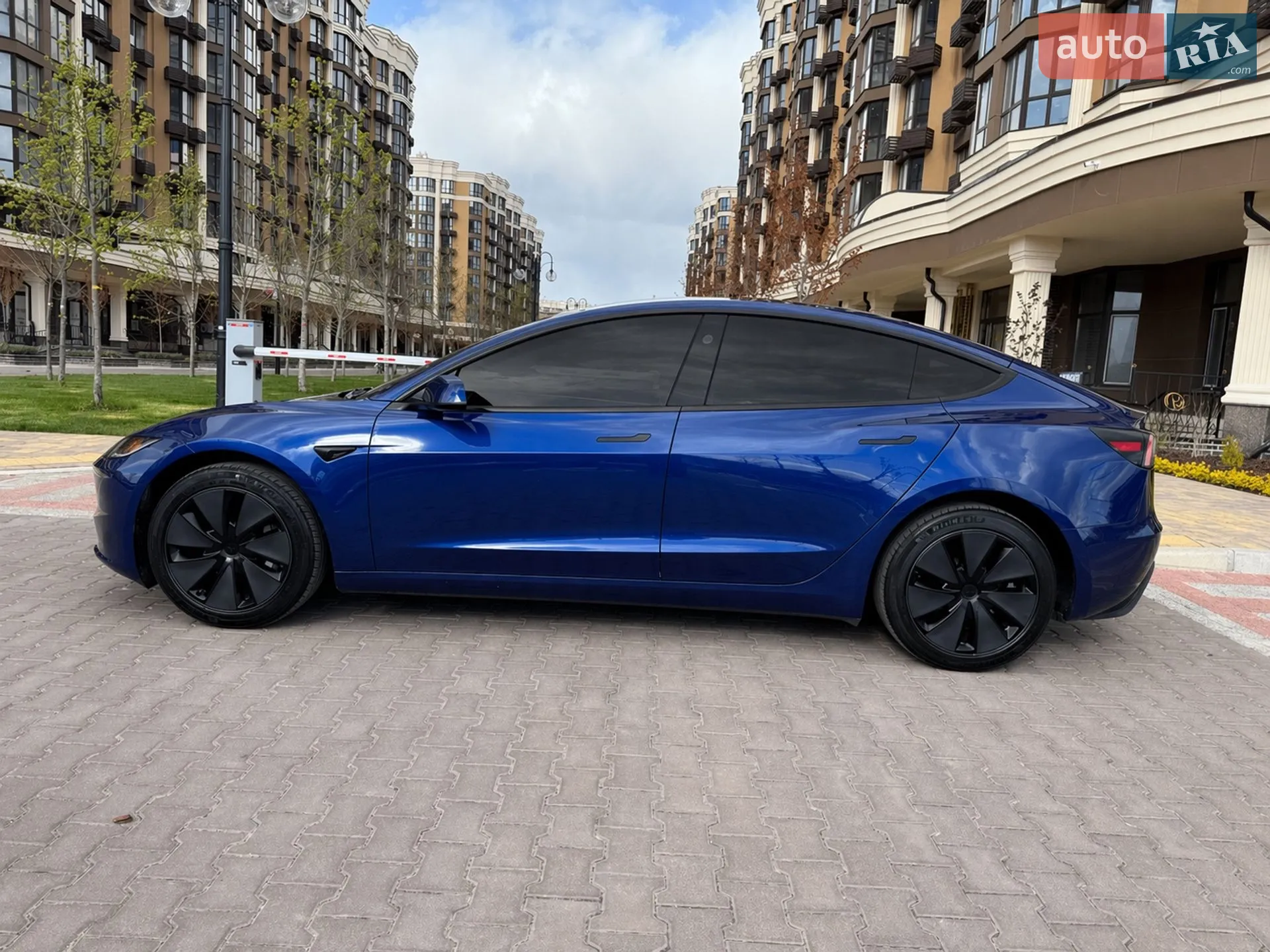 2025 Tesla Model 3 - мініатюра 10