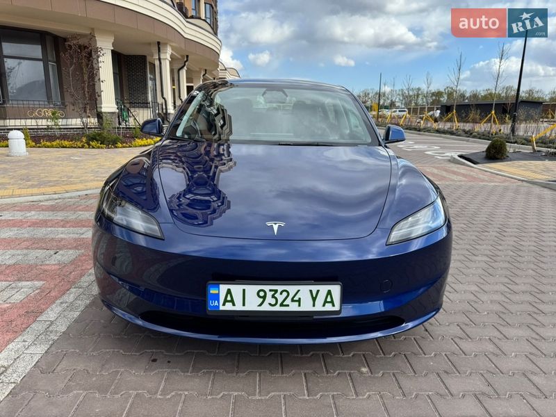 Седан Tesla Model 3 2025 в Киеве