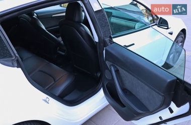 Седан Tesla Model 3 2022 в Кременчуге