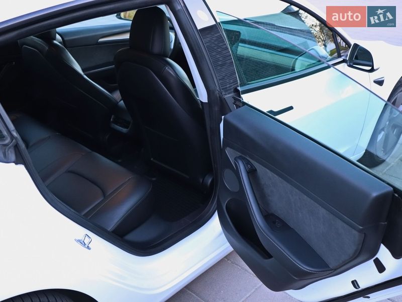 Седан Tesla Model 3 2022 в Кременчуге