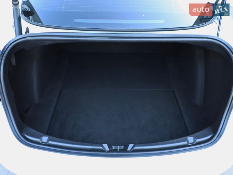 Седан Tesla Model 3 2022 в Кременчуге