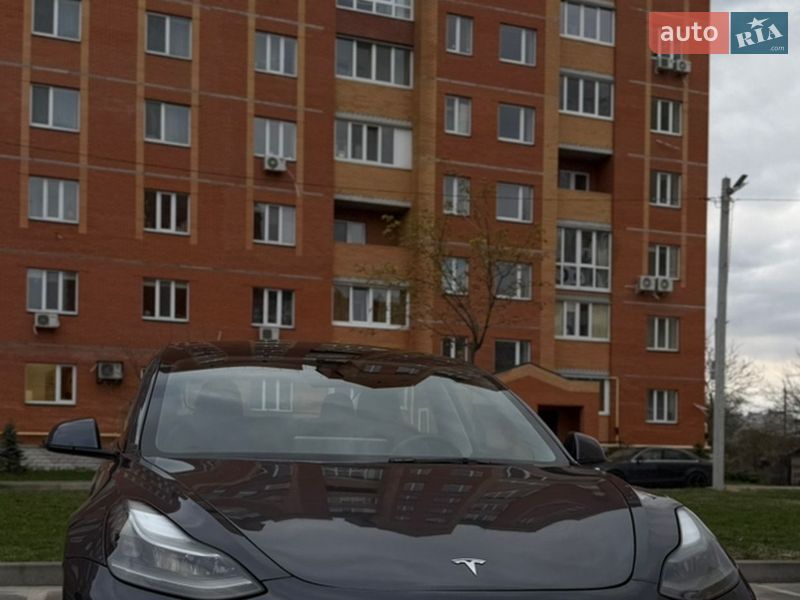 Седан Tesla Model 3 2023 в Киеве