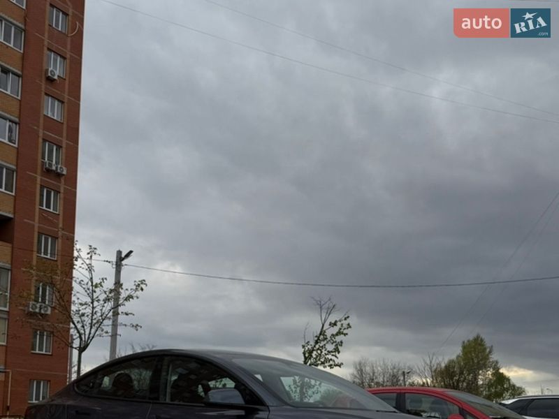 Седан Tesla Model 3 2023 в Киеве