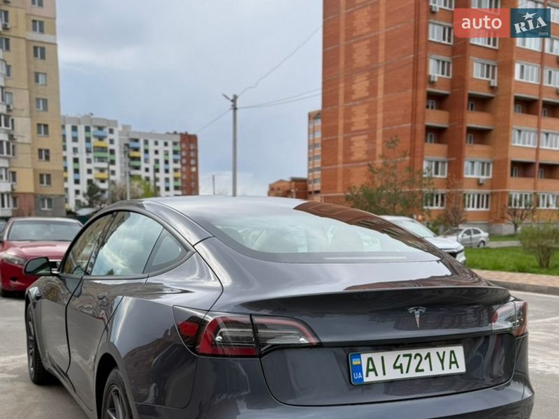 Седан Tesla Model 3 2023 в Киеве
