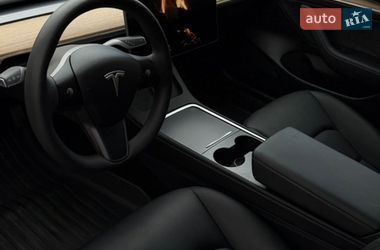 Седан Tesla Model 3 2023 в Киеве