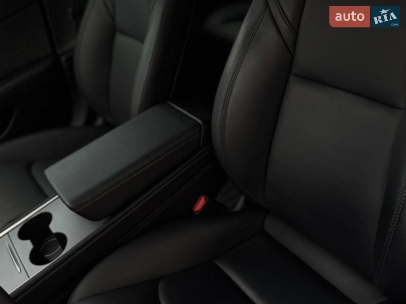 Седан Tesla Model 3 2023 в Киеве