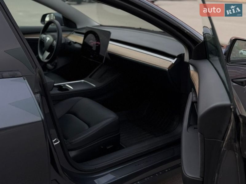 Седан Tesla Model 3 2023 в Киеве