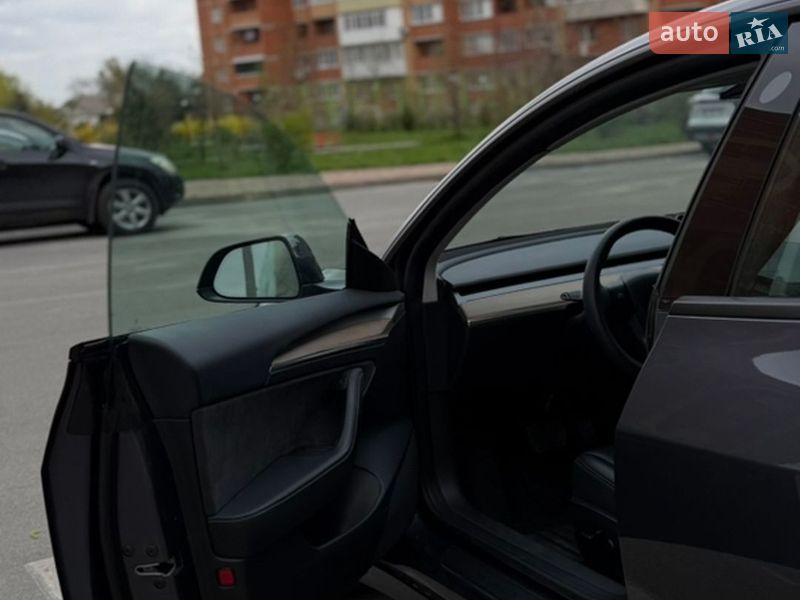 Седан Tesla Model 3 2023 в Киеве
