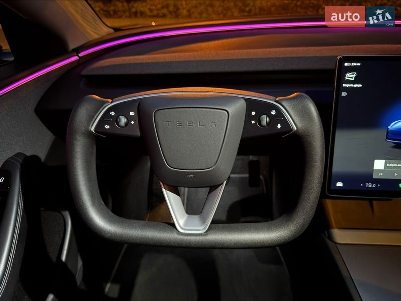 Седан Tesla Model 3 2025 в Киеве