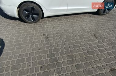 Седан Tesla Model 3 2020 в Львове