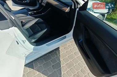 Седан Tesla Model 3 2020 в Львове