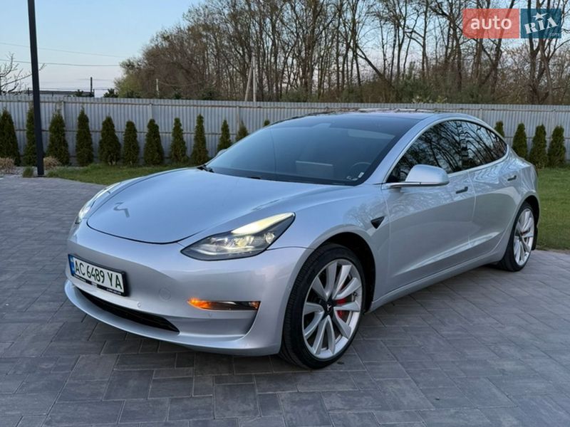 Седан Tesla Model 3 2018 в Луцьку