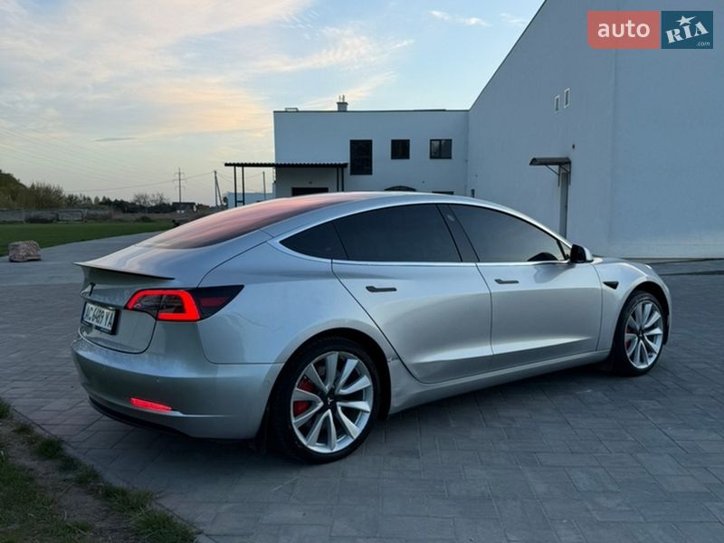 Седан Tesla Model 3 2018 в Луцьку