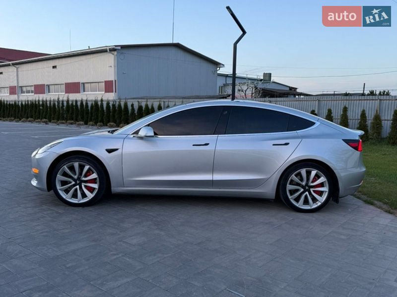 Седан Tesla Model 3 2018 в Луцьку