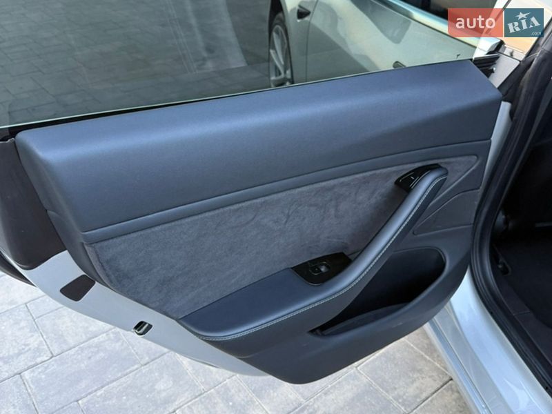 Седан Tesla Model 3 2018 в Луцьку