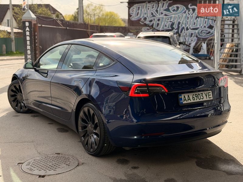 Седан Tesla Model 3 2023 в Киеве