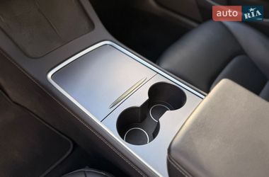 Седан Tesla Model 3 2023 в Киеве