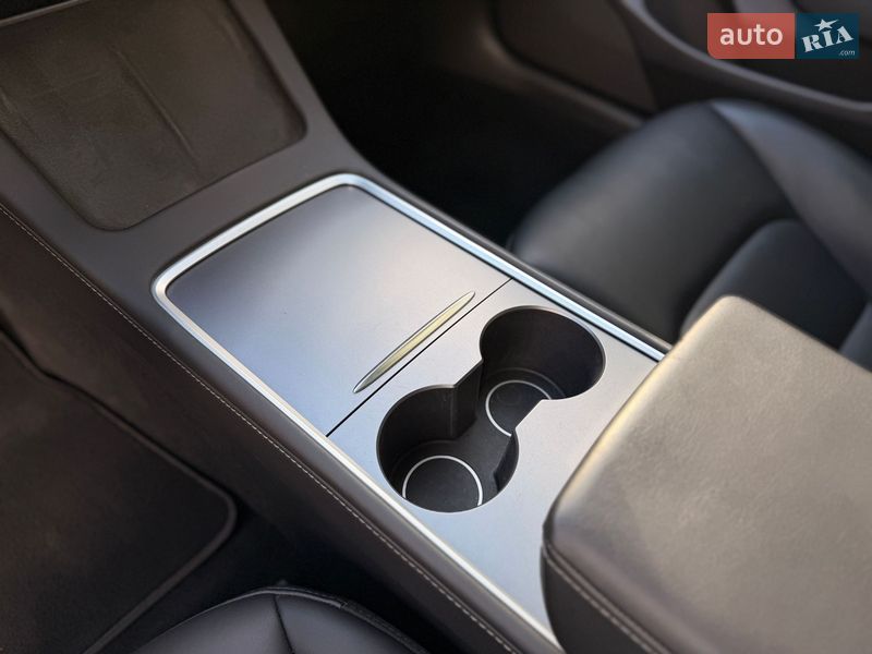 Седан Tesla Model 3 2023 в Киеве