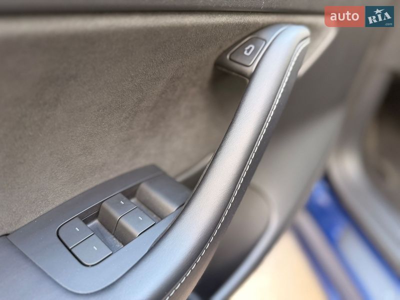 Седан Tesla Model 3 2023 в Киеве