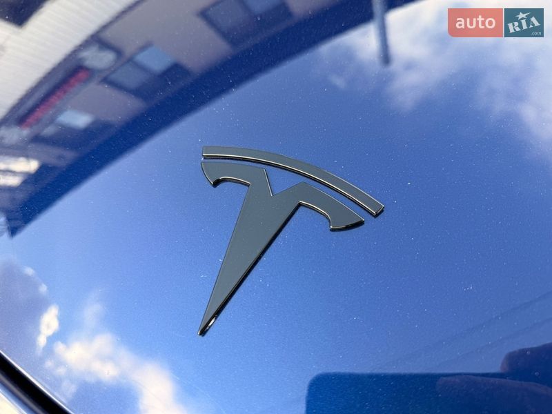 Седан Tesla Model 3 2023 в Киеве